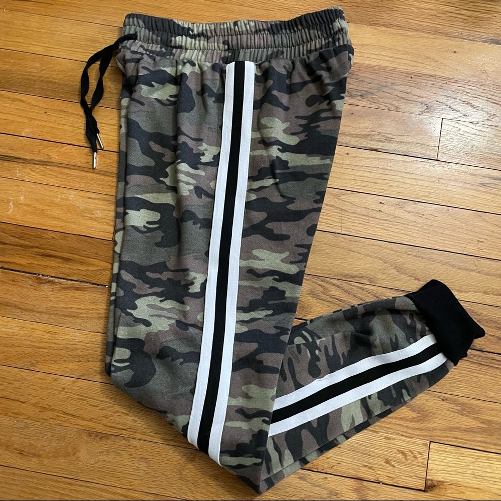 🎉2X HP🎉XS Women’s Rue 21 Camo Pants